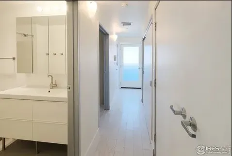 1637 Pearl Street Suite 303 - Bathroom