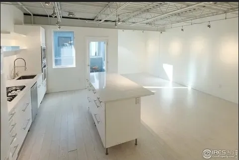 1637 Pearl Street Suite 303 - Kitchen island