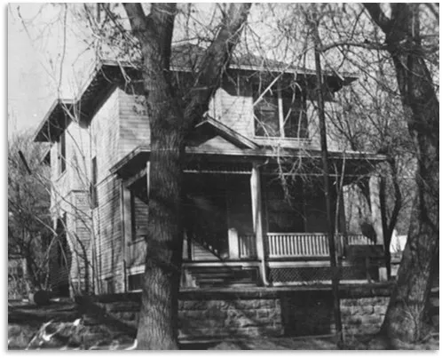 933 Pine St building.