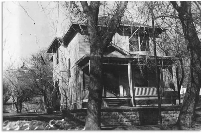 933 Pine St. building