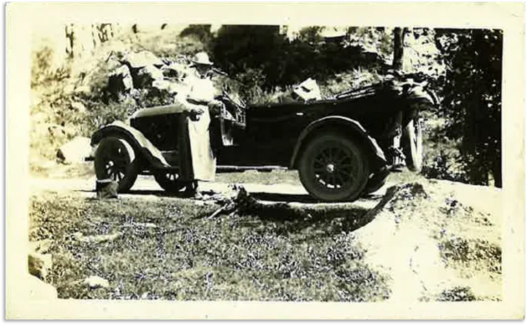 Florence and Mabel’s taxi on the way to Estes Park.