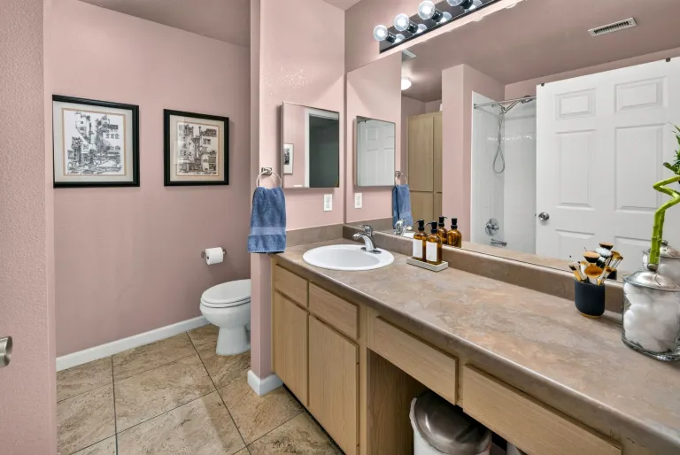 2510 Taft Drive Unit 300 Bathroom