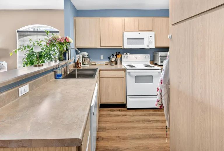 2510 Taft Drive Unit 300 Kitchen area