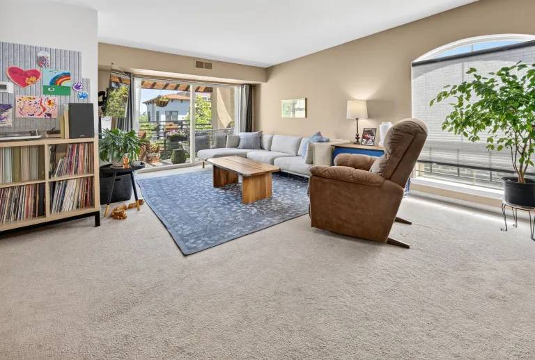 2510 Taft Drive Unit 300 Living room