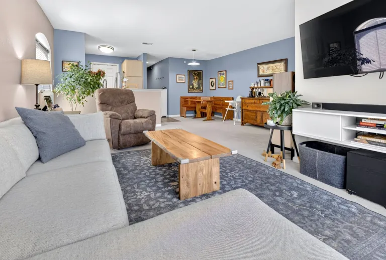 2510 Taft Drive Unit 300 Livingroom