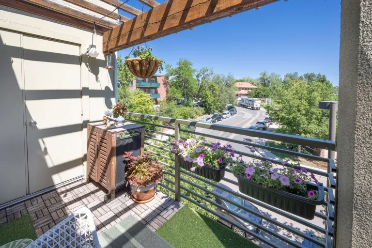 2510 Taft Drive Unit 300 Patio