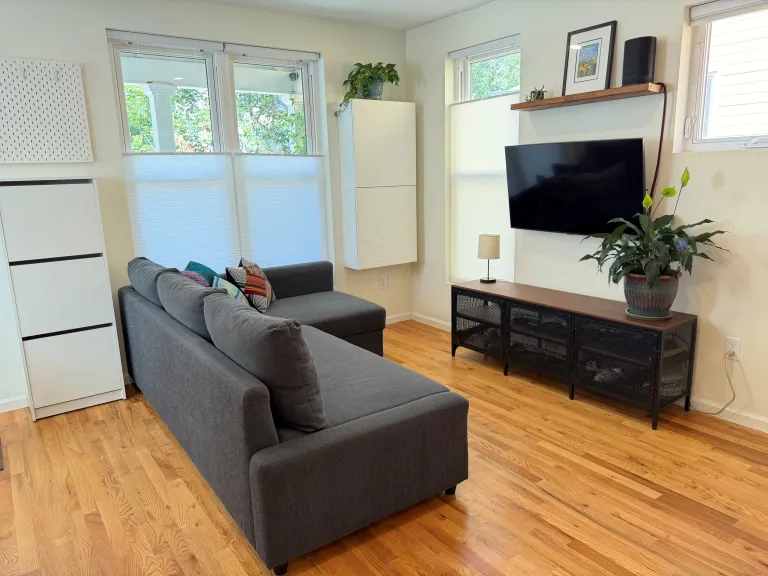 2616 Thornbird - Living