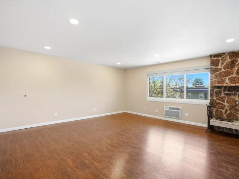 3365 Chisholm Trail B302 Livingroom