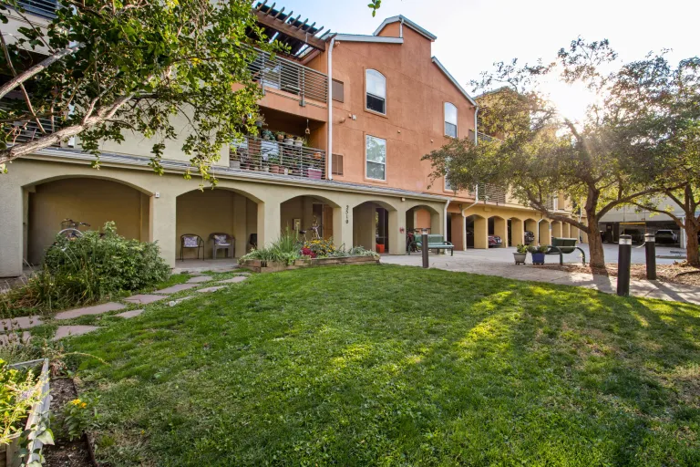 2510 Taft Dr Unit 308 building outside