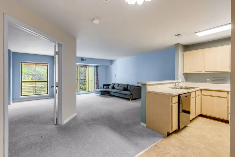 2510 Taft Dr Unit 308 livingroom