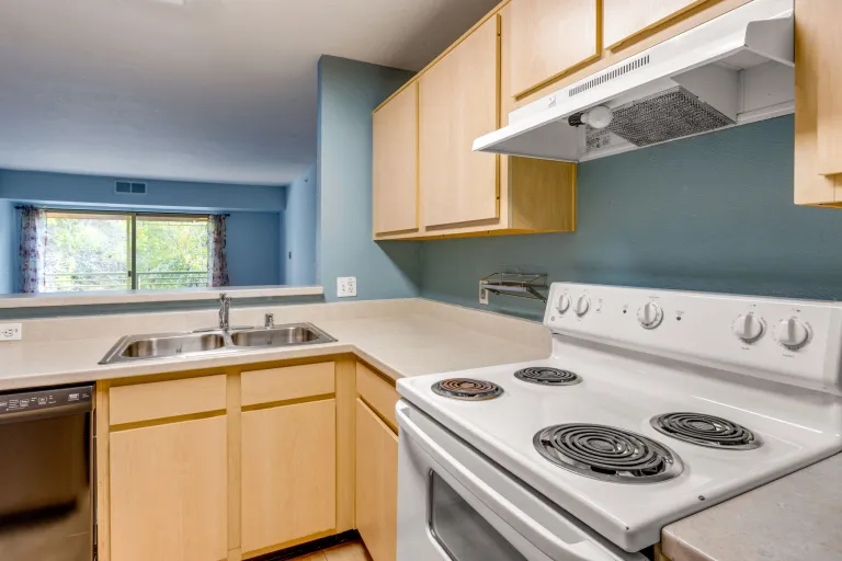 2510 Taft Dr Unit 308 stove