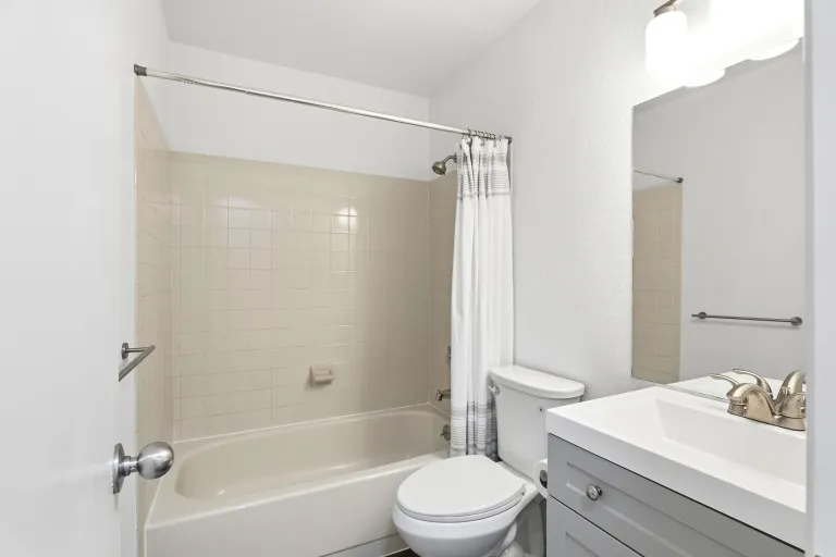 3525 28th St Unit 304 Bathroom