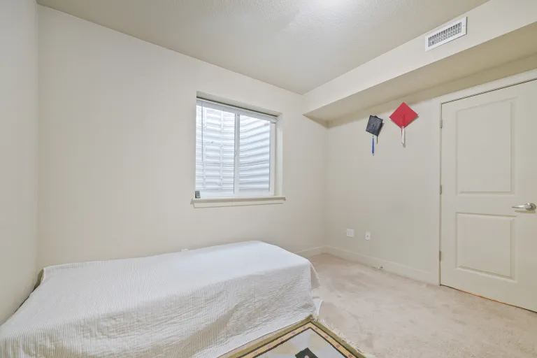 903 Rosewood Ave Unit 16 bedroom space view