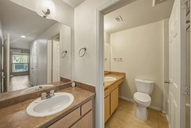 2510 Taft Dr 302 Bathroom