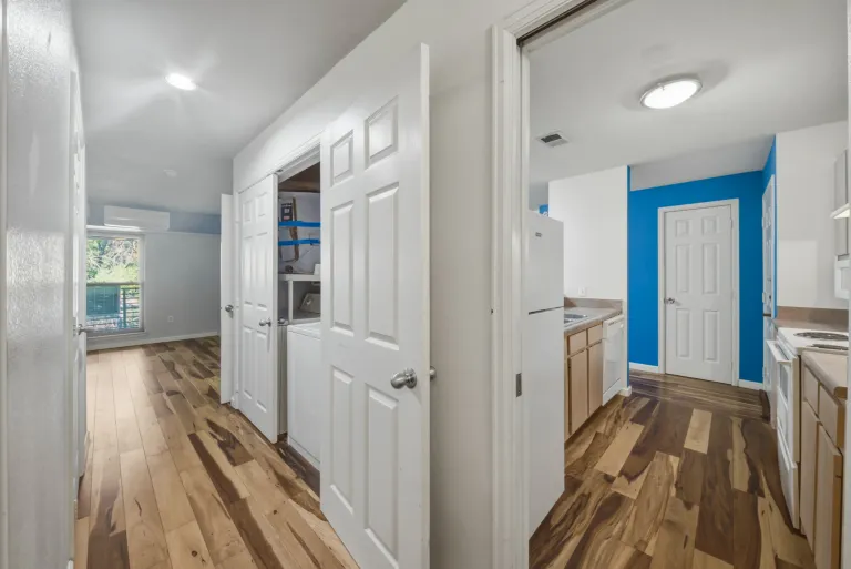 2510 Taft Dr 302 Hall area