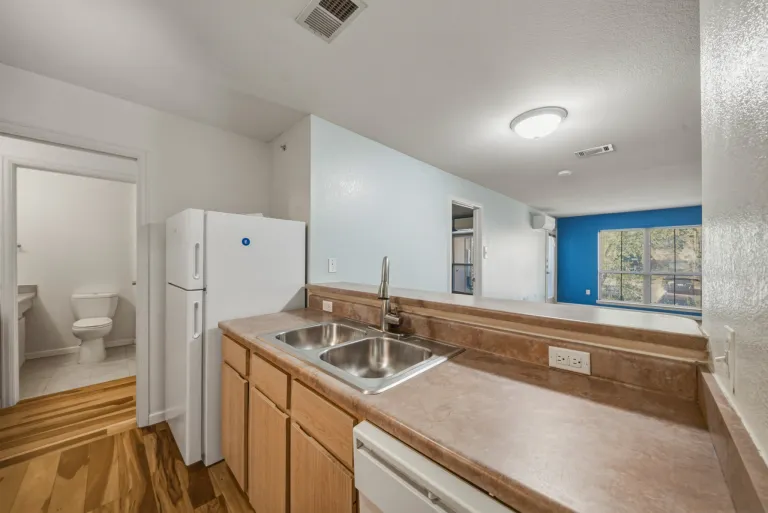 2510 Taft Dr 302 Kitchen counters