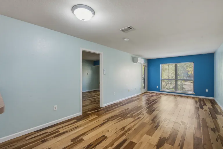 2510 Taft Dr 302 Livingroom space