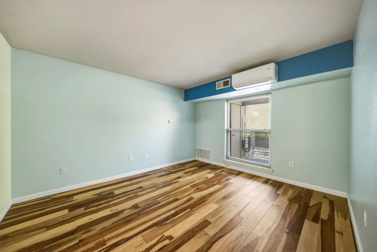 2510 Taft Dr 302 Livingroom