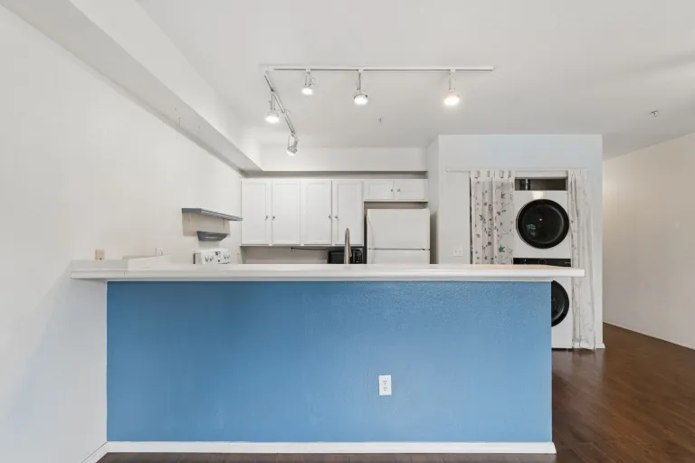 2610 Iris Avenue Unit 105 Kitchen