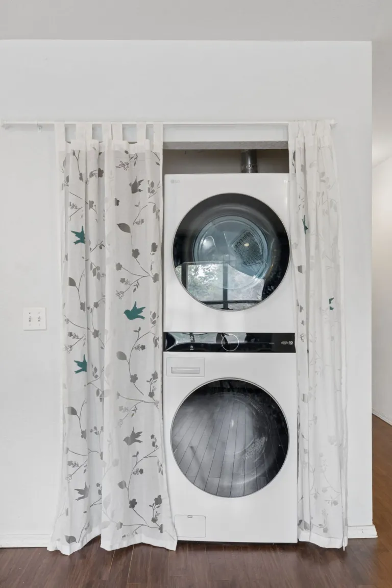 2610 Iris Avenue Unit 105 washer and dryer