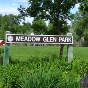 park sign and lawn
