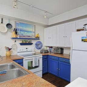11 - 2610 Iris Ave Unit 105 - kitchen.jpg