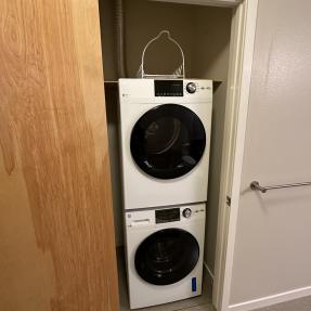 11-4670 Holiday Dr 103-Laundry.jpg