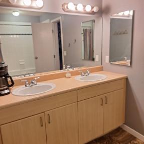 7.4580 Broadway #228-Bathroom.jpg