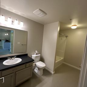 9-4670 Holiday Dr 103-Bathroom.jpg