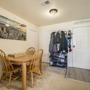2510 Taft Unit 305 Dining area