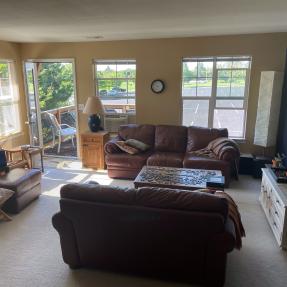 4-3674 Silverton St Unit G - living room