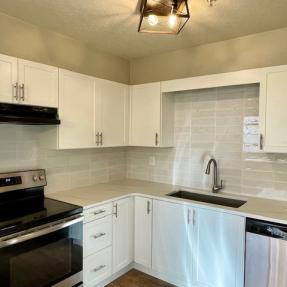 5540 Stonewall Pl 16 - Interior kitchen view
