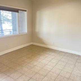 2800 E Aurora Ave #110 Living room