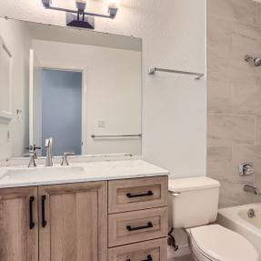 3515 28th St 105 - 012 - Bathroom