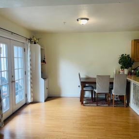 4573 Sunnyside Dinning area space