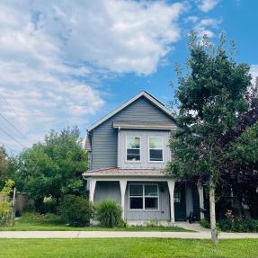 4573 Sunnyside Front view