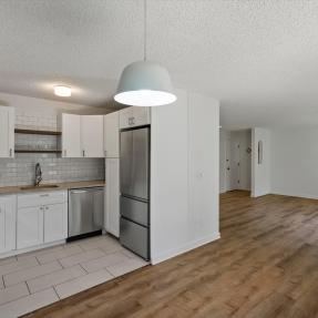 3335 Chisholm Trl 202 - Kitchen