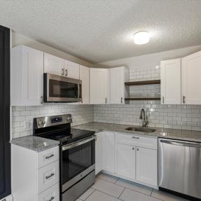 3335 Chisholm Trl 202 - Kitchen
