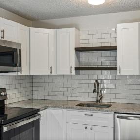 3335 Chisholm Trl 202 - Kitchen