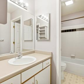 3970 Colorado Ave Boulder - Bathroom with tub