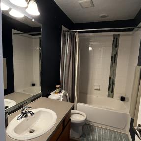 26 - 5048 Ralston K - Full bathroom