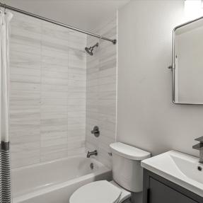 3120 Corona Trl L301-Full Shared Bathroom