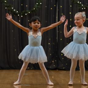 Little ballerinas on stage