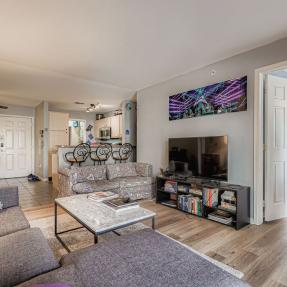 2510 Taft Dr 205 - Livingroom area