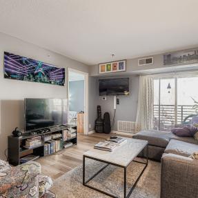 2510 Taft Dr 205 - Livingroom area