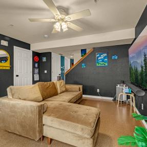 1045 Laramie Blvd Unit F - Living room