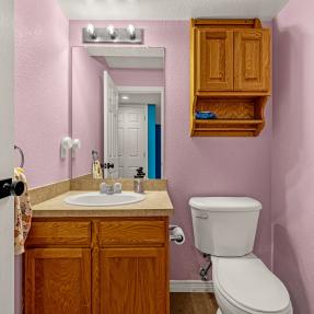 1045 Laramie Blvd Unit F - Bathroom