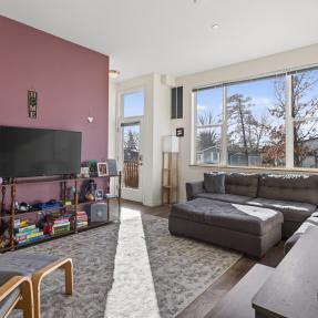 1700 Yarmouth Ave Unit 108 Livingroom area