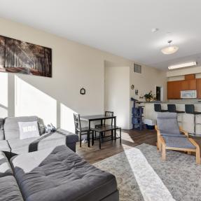 1700 Yarmouth Ave Unit 108 Livingroom entrance