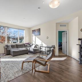 1700 Yarmouth Ave Unit 108 Livingroom view